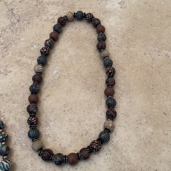 2 Beaded Necklaces - Picture 3 of 7